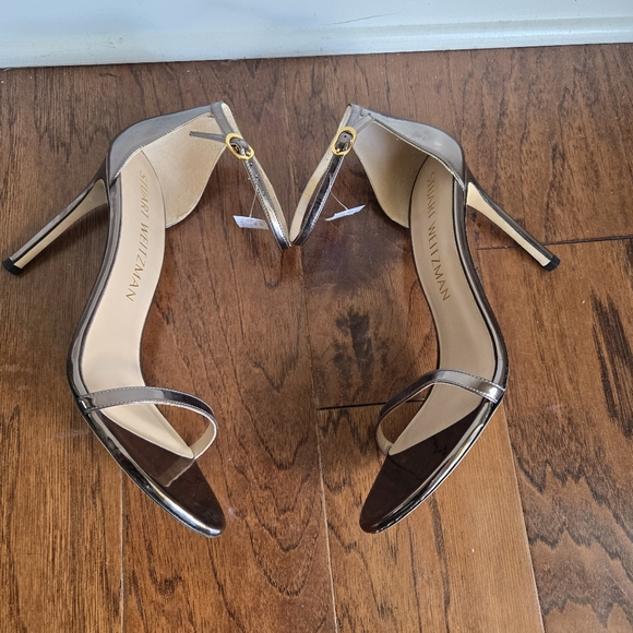 Stuart Weitzman \